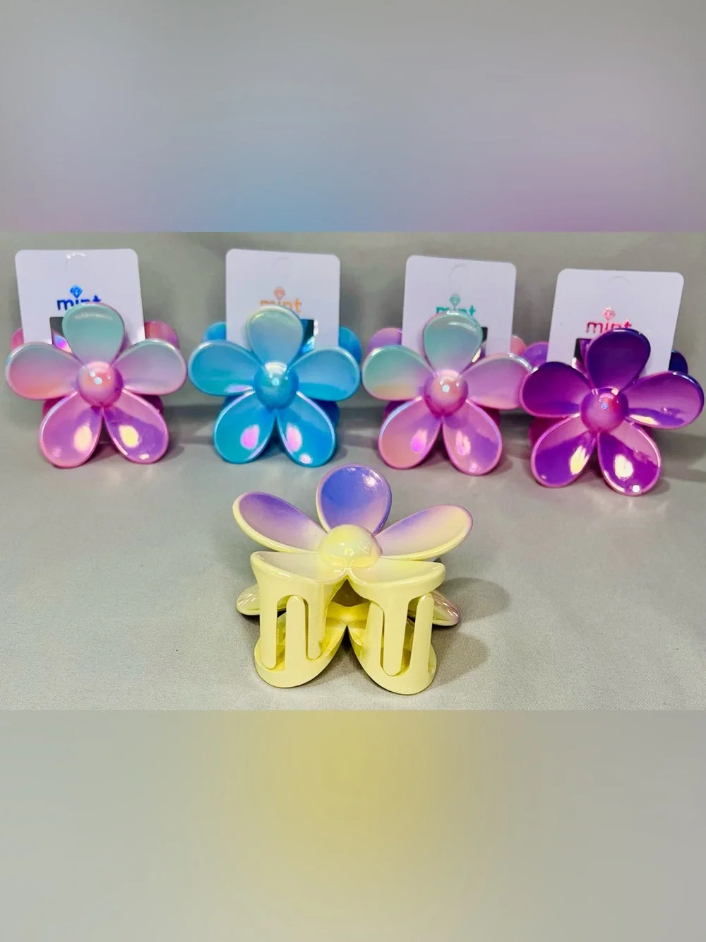 Mint Gradient Flower Hair Clip — Yellow/Cream Ombre